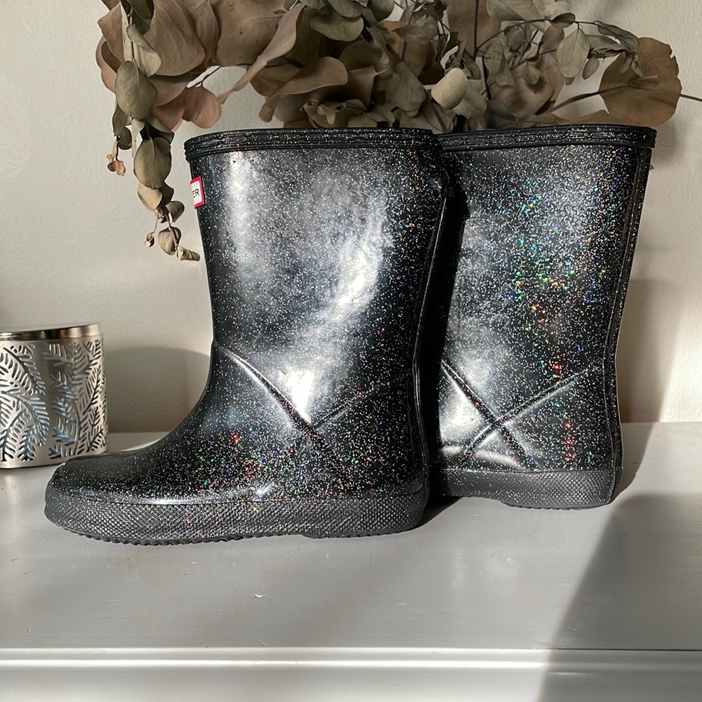UC Hunter Navy Giant Glitter boots.
